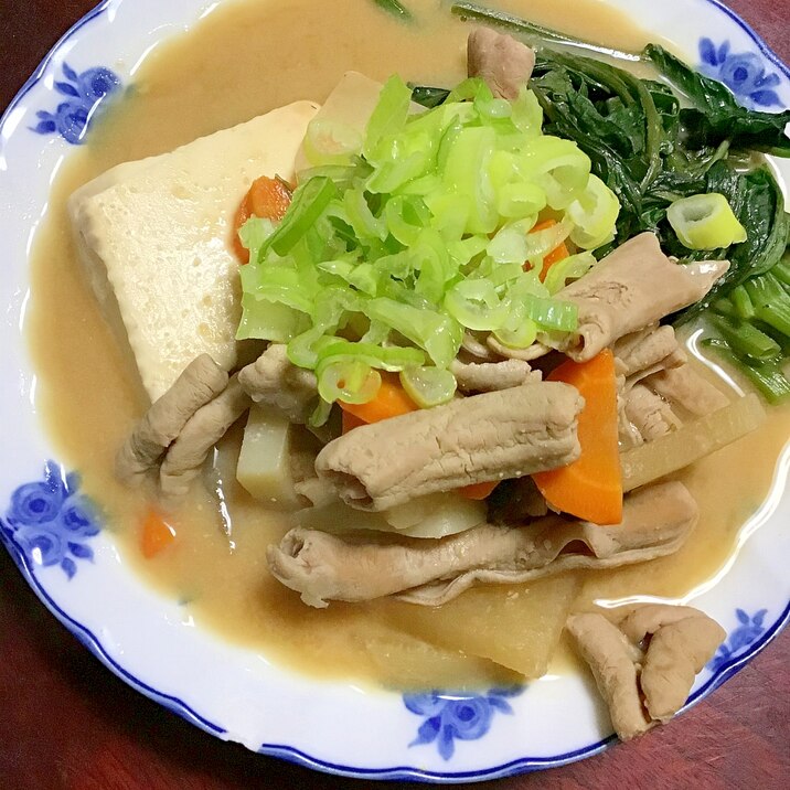 空心菜入りモツ煮豆腐。